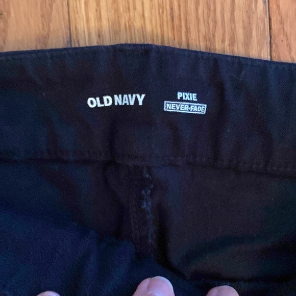 Women’s Old Navy Black Pixie Cut Never-Fade Pants - Picture 2 of 10